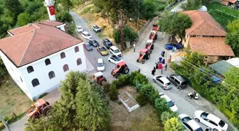 Çiftçi Baba, Oğlunun Sünneti İçin Traktör Konvoyu Düzenledi