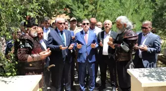 Dede Korkut'un Türbesi Ziyaret Edildi