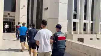 Firari Hükümlüler Edremit'te Eğlenirken Yakalandı