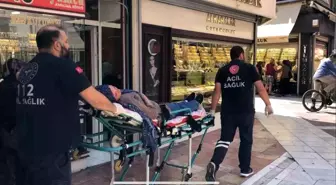 Eskişehir'de Giyim Mağazası Önünde Baygınlık Geçiren Kadın Hastaneye Kaldırıldı
