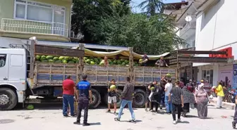 Sandıklı'da Hayırseverden 20 Ton Karpuz Dağıtımı