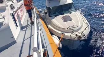 Bodrum Açıklarında Su Alan Tekne Kurtarıldı