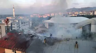 Muş'ta Çatı Yangını: Bir Kişi Dumandan Etkilendi