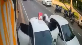 Manavgat'ta Seyir Halindeki Araç Park Halindeki Otomobile Çarptı
