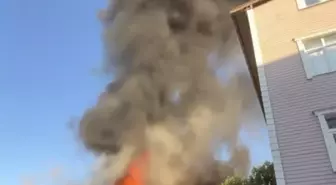Sultanbeyli'de Çatı Yangını Korkuttu!