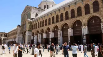 Şam'da Camiye Yoğun İlgi: Güvenlik Önlemleri Artırıldı