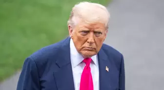 Trump, Epstein'e Mektup Gönderdiği İddiasını Yalanladı