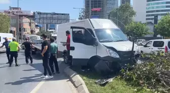 Ümraniye'de Panelvanın Çarptığı Kadın Ağır Yaralandı