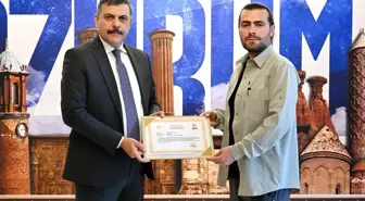 Vali Çiftçi, Tayinleri Çıkan Personeline Başarı Belgesi Verdi