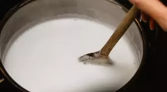 4 yaşındaki çocuk kaynar süt kazanına düştü
