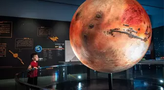 Wuhan'da Bilim Kurgu Temalı Gezegen Bilimi Sergisi Açıldı