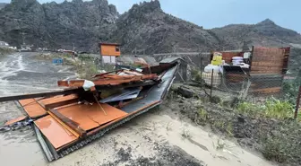 Yusufeli'nde Fırtına Panik Yarattı