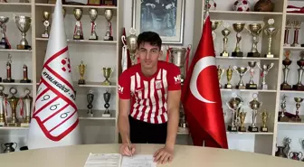Ayvalıkgücü Belediyespor, Yavuz Selim Taşer ile 2 Yıllık Anlaşma Sağladı