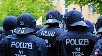 Berlin'de Filistin'e destek gösterisi! İsrail yanlısı grup provoke etti, polis gözaltına aldı