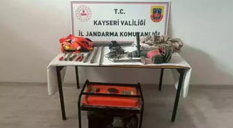 Kayseri'de Kaçak Kazı Yapan Üç Kişi Suçüstü Yakalandı