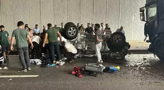 Tosya'da Karşı Şeride Geçen Otomobilin Tırla Çarpışması: 3 Ölü, 4 Yaralı