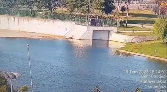 Bursa'da Güvenlik Görevlisi, Suya Düşen Bebeği Kurtardı