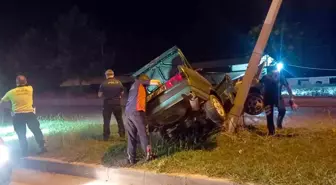 Tokat'ta Trafik Kazası: Araç Refüje Çarpıp Aydınlatma Direğine Vurdu