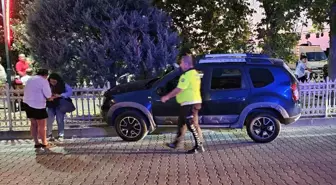 Kastamonu'da Fenalaşan Sürücü Ağaca Çarptı