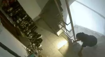 Manisa'da Ayakkabı Hırsızlığı Güvenlik Kamerasında