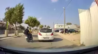 Hatay'da Motosiklet ve Otomobil Çarpıştı, İki Kişi Yaralandı