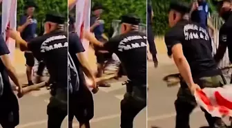 Rum Kesimi'nde çirkin provokasyon! KKTC bayrağını yakma girişimini Rum polisi engelledi