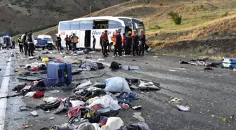Sivas'ta Yolcu Otobüsü Devrildi: 3 Ölü, 24 Yaralı