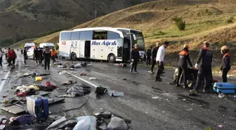 Sivas'ta Otobüs Kazası: 4 Ölü, 33 Yaralı