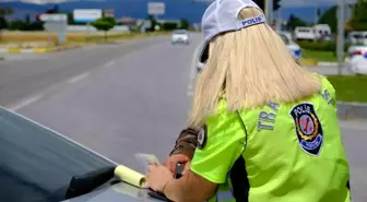 Düzce'de Trafik Denetimlerinde 2 Bin 322 Sürücüye Ceza