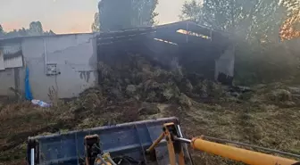 Afyonkarahisar'da Yangın: 3 Kamyon Saman Zarar Gördü