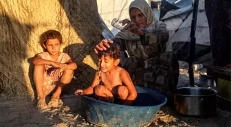Gazze'deki Saldırılardan Etkilenen Çocuklar Zorlu Koşullarda Yaşıyor