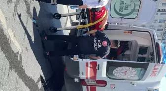 Avcılar'da Otomobil İETT Otobüsüne Çarptı: Sürücü Yaralı