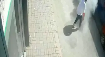 Elazığ'da Park Halindeki Otomobilde Yangın Çıktı