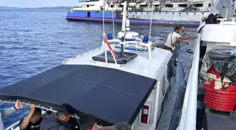 Endonezya'da Feribot Yangınında 568 Kişi Kurtarıldı