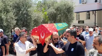 Evinde ölü bulunan yarış spikeri Esen Gök, toprağa verildi