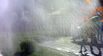 Iğdır'da Sıcak Hava Çocukları Su Eğlencesiyle Serinletti