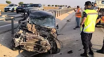 Konya'da Kontrolden Çıkan Otomobil Demir Bariyerlere Çarptı: 1 Yaralı