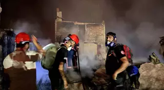 Sakarya'da Yangın: 3 Ev Kül Oldu, Mahalle Tahliye Edildi