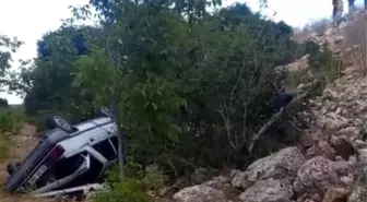 Mersin'de Otomobil Şarampole Yuvarlandı: 3 Yaralı