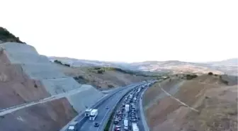 İzmir-İstanbul Otoyolu'nda Tır ile Tanker Çarpıştı