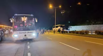 Rize'de Yolcu Otobüsü Refüje Çıktı, Kazada Yaralanan Olmadı