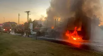 Nevşehir'de Seyir Halindeki Tır Yangın Çıkardı