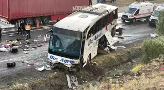 Sivas'ta Yolcu Otobüsü Kazasında 4 Ölü, 40 Yaralı
