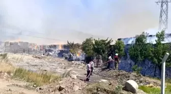 İzmir Torbalı'daki Kağıt Fabrikasında Yangın