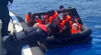 Datça Açıklarında Yunan Sahil Güvenliğinden Kurtarılan Düzensiz Göçmenler