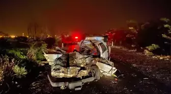 Adana'da otomobil ile kamyonet çarpıştı! 3 kişi yaralandı