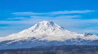 Ağrı Dağı'ndaki Buzul Eriyor: Son 37 Yılda Yüzde 41 Kaybetti