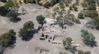 Apollon Smintheus Kutsal Alanı'ndaki kazılarda 3'üncü yüzyıla ait hamam gün yüzüne çıkarılıyor