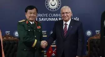 Savunma Bakanı Güler, IDEF 2025'te Yabancı Askeri Yetkilileri Kabul Etti