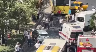 Beyoğlu'nda Zincirleme Kaza: 9 Araç Karıştı, 2 Yaralı